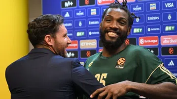 «Έπλεξε» το εγκώμιο του Κένεθ Φαρίντ ο Ρούντι Φερνάντεθ! (pic)