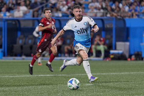 Η Σάρλοτ θα αγοράσει τον Μπιέλ  από τον Ολυμπιακό