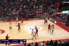 To απίθανο τρίποντο του Πίτερς από τα 10 μέτρα (vid)