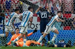 Ετρεξε όλο το γήπεδο στο 2-0 της Αργεντινής ο Αλβαρες!