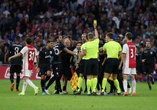 Κρεγκ Πόουσον: Ο διαιτητής του Άγιαξ - ΑΕΚ που είχε δώσει τρία πέναλτι υπέρ του Αίαντα στο ματς απέναντι στον ΠΑΟΚ