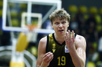 Ο Μιντάουγκας Κουζμίνσκας στο Sportal: «Δεν είναι ώρα για δικαιολογίες, είναι ώρα να κερδίζει η ομάδα»