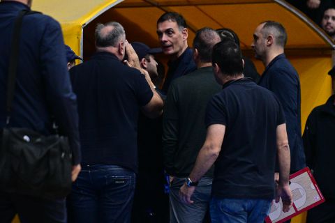 Ένταση στο Περιστέρι με Μπαρτζώκα και οπαδό