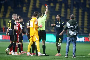 Οι δύο αποβολές στο Άρης-Ολυμπιακός 0-0 (vids)