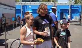 «The Stef gyro» - «The Sakkari snack pack»: Σάκκαρη και Τσιτσιπάς «έγιναν» σουβλάκι και σνακ για τα παιδιά