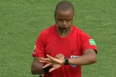 Τι κάνει σήμερα ο διαιτητής από τη Ζάμπια που είχε σφυρίξει τη λήξη αγώνα στο 85’;