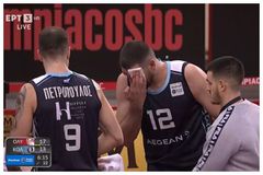 Ο Μπιλλής μάτωσε στο φρύδι σε σύγκρουση με τον Παπανικολάου και έφυγε για τα αποδυτήρια