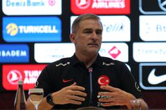 Απολύθηκε ο Στέφαν Κουντς από το Αμβούργο μετά από καταγγελίες για παρενόχληση