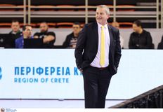 Ο Ζούρος στο πλευρό των παικτών του στην ΑΕΚ, έδωσε συγχαρητήρια για την προσπάθεια