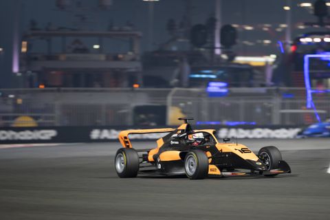 Οι νέοι κανονισμοί της FIA ανάγκασαν τη McLaren να αλλάξει το μονοθέσιό της