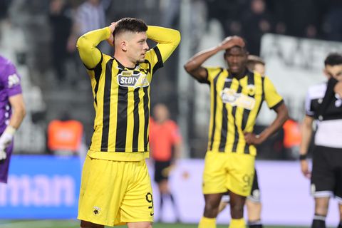 Η κεφαλιά του Γιόβιτς σταμάτησε στο δοκάρι του Παβλένκα (vid)