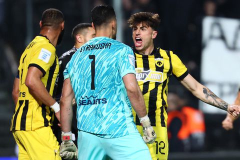 Ο Στρακόσια «νίκησε» τον Γιακουμάκη από την άσπρη βούλα (vid)