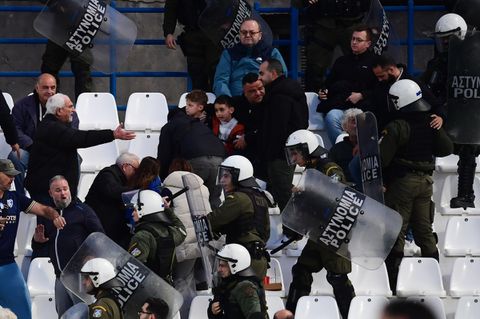 Σκηνές έντασης στο Κηφισιά – ΟΦΗ: Διακοπή μετά από επεισόδιο με οπαδούς