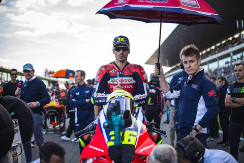 Ο Μιρ προειδοποιεί τους αναβάτες για την πρόωρη υπογραφή συμβολαίων