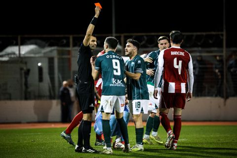 Οι περιπτώσεις των Όζμπολτ Καλουλού και Έσε και  η αναγκαιότηα χρήσης του VAR για την εξέταση της δεύτερης κίτρινης