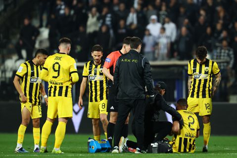 Η κομμένη ανάσα του «Μούκου» άλλαξε το χαρτί, αλλά η ΑΕΚ παραμένει πρώτη