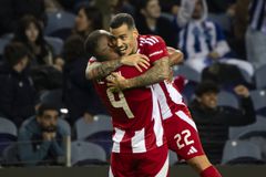 To παρατεταμένο ντεφορμάρισμα, οι χαμηλές εντάσεις δύο «σταθερών» και το κόκκινο «μπλακ άουτ»