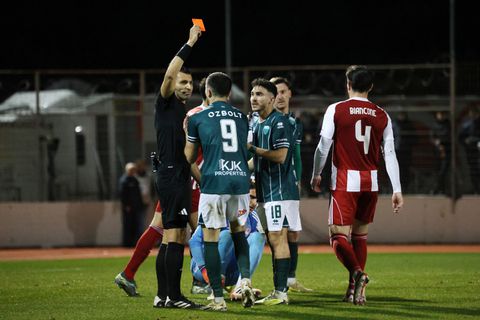 Τι είπε ο Κουτσιαύτης για την αποβολή του Όζμπολτ στο Λεβαδειακός - Ολυμπιακός