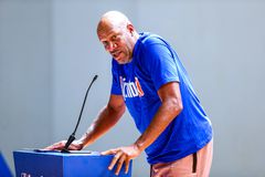 Το «καρφί» του Ρον Χάρπερ για τον Λεμπρόν Τζέιμς: «Δεν θα πω στα παιδιά μου τι να κάνουν»