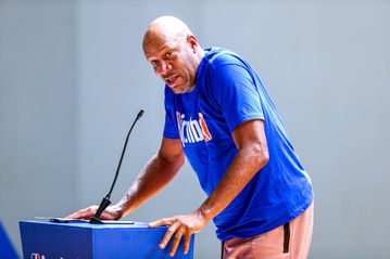 Το «καρφί» του Ρον Χάρπερ για τον Λεμπρόν Τζέιμς: «Δεν θα πω στα παιδιά μου τι να κάνουν»