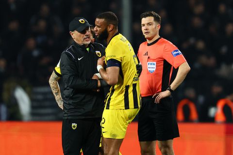 Έντονη ανησυχία στην ΑΕΚ με Μουκουντί: Αποχώρησε με μάσκα οξυγόνου