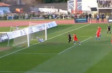 Η απίθανη απόκρουση του Γιαννακόπουλου στο εντυπωσιακό ψαλιδάκι του Βαφέα στις καθυστερήσεις