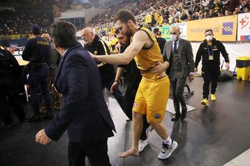 ΣΟΚ στην ΑΕΚ με Στρέλνιεκς, υπέστη ρήξη αχίλλειου τένοντα