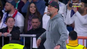 «Σκασμένος» ο Κλοπ: Τα έχωσε στον διαιτητή και τους παίκτες του (vid)