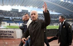 Όλη η ΑΕΚ και το ελληνικό ποδόσφαιρο, αποχαιρετούν αύριο τον τεράστιο Μίμη