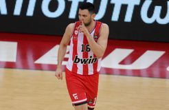 Ο Παπανικολάου έγνεψε στον Σλούκα να σωπάσει: «Εδώ δεν δεχόμαστε από κανέναν το οτιδήποτε»