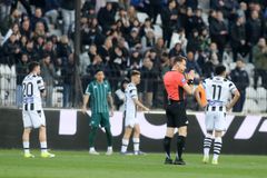 Συγκλονιστική στιγμή στην Τούμπα: Διακοπή στο 20ο λεπτό στη μνήμη του Κλεομένη