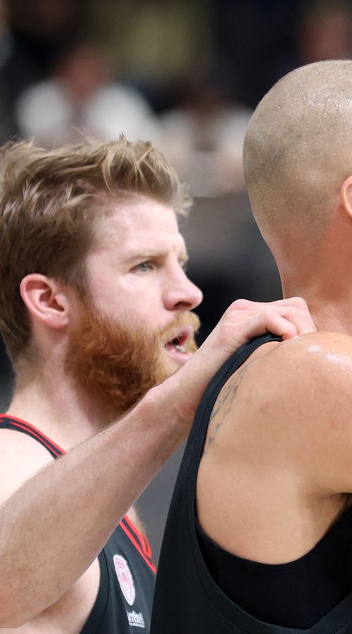 Αυτή είναι η φωτογραφία με τον οπαδό του Πανιωνίου να κάνει χειρονομίες στον Εβάν Φουρνιέ