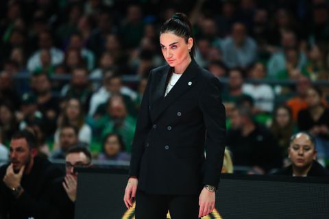 Η Σελέν Ερντέμ στο T-Center για το Παναθηναϊκός - ΑΕΚ (pic)