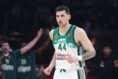 Απίστευτο: Θαυμαστής του Μήτογλου ταξίδεψε 600 χιλιόμετρα για τη φανέλα του (pic)