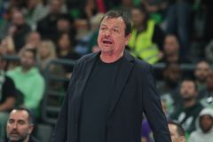 Χείμαρρος Αταμάν για Χολμς: «Κοιμόταν μέσα στο γήπεδο» (vid)