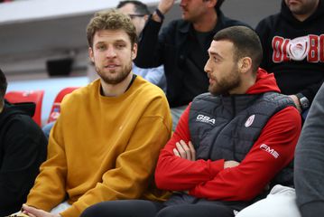 Βεζένκοφ και Νετζήπογλου πήγανε να δουν το Ολυμπιακός - Παναθηναϊκός στο πόλο