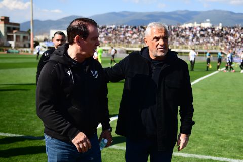 Πρασσάς: «Αφιερώνω τον τίτλο στον κόσμο και στην οικογένεια μου - Να είμαστε καλύτεροι στη Stoiximan Super League» (vid)