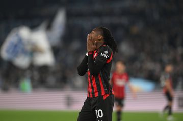 Ένταση στο Λάτσιο - Μίλαν: Άρνηση και οργή από τον Λεάο στην αλλαγή του