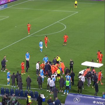 «Πάγωσαν όλοι στο Νάπολι - Λέτσε»: Παίκτης σωριάστηκε ξαφνικά στο έδαφος