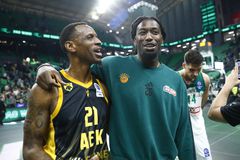 Λεσόρ και Νάναλι τα είπαν με μουσική υπόκρουση... Κέντρικ Ναν! (vid)