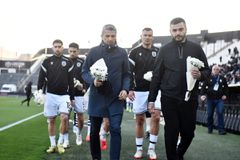 Οι παίκτες ΠΑΟΚ και Λεβαδειακού κατέθεσαν στεφάνι στη μνήμη του Κλεομένη