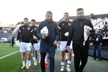 Οι παίκτες ΠΑΟΚ και Λεβαδειακού κατέθεσαν στεφάνι στη μνήμη του Κλεομένη