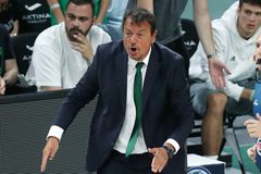 Ένταση στη λήξη του αγώνα ανάμεσα στον Μπαρτζώκα και τον πάγκο του Παναθηναϊκού! (vid)