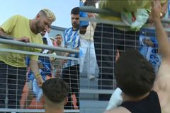 Έπος: Παίκτης της Μάλαγα ζήτησε 50 ευρώ για να χαρίσει τη φανέλα του σε οπαδό κι αυτός τα έδωσε