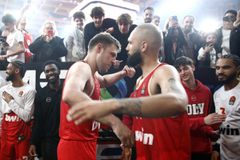 Από αυτό το ζευγάρι θα προκύψει ο αντίπαλος του Ολυμπιακού στα playoffs της Euroleague