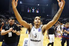 Κόσμος και συμπαίκτες αποθέωσαν τον Ταϊρί  - Τι έκανε στη νίκη του ΠΑΟΚ (vid)