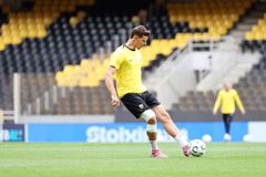 Με δεμένο γόνατο ο Ρέλβας στην τελευταία προπόνηση της ΑΕΚ ενόψει της ρεβάνς με τη Ράγιο (vid)