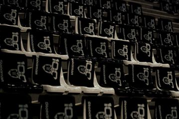 To PAOK SPORTS ARENA γέμισε σημαίες με το επετειακό σήμα, θα υπάρχουν και φωτορυθμικά  (pics/vid)