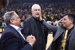 Αποθέωση για Σάκοτα μετά τη μεγάλη πρόκριση της ΑΕΚ επί της Μπανταλόνα