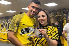 Η σύζυγος του Πινέδα τρελάθηκε με το πρωτάθλημα και τη φιέστα (pic)